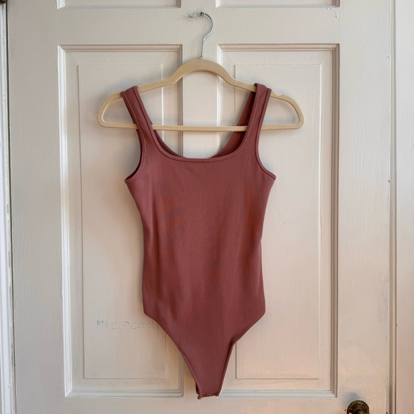 Abercrombie & Fitch Tops - Abercrombie ribbed fabric tank bodysuit in dusty rose color, size XS